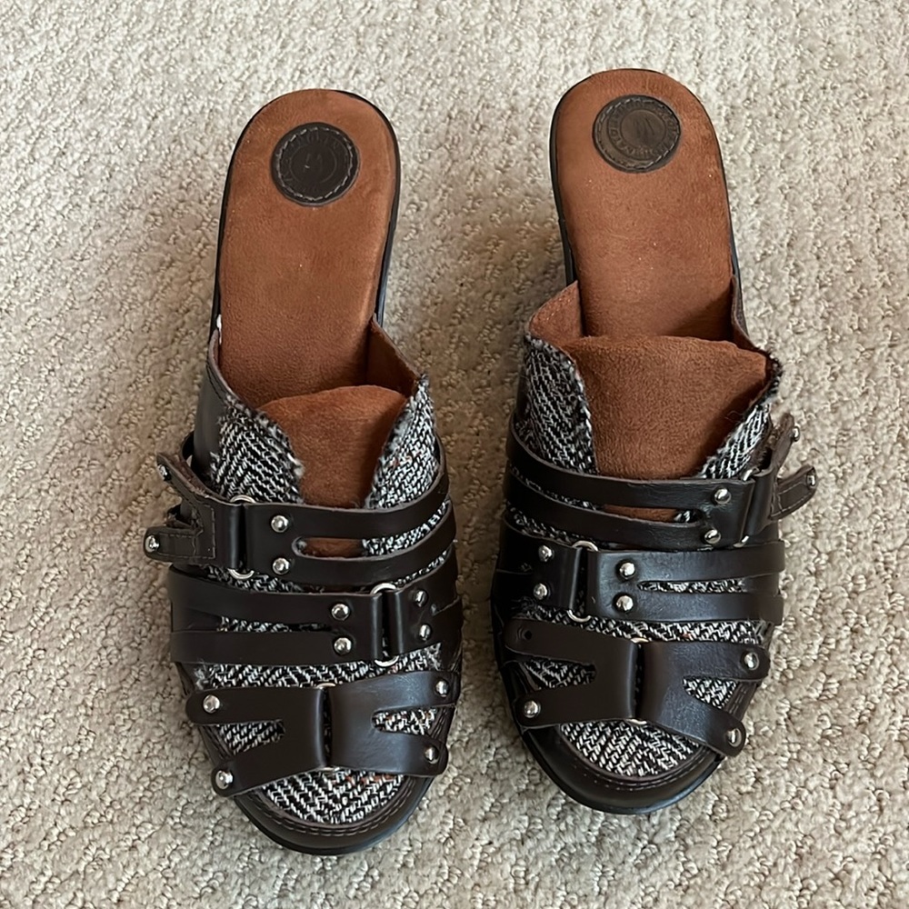 Morenatom brown tweed mules